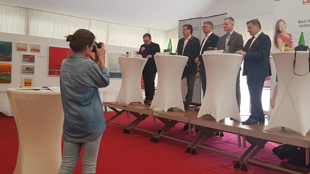 Bild: Runder Tisch zur grenzübergreifenden Lehrlingsausbildung auf der Bleiburger Frühlingsmesse