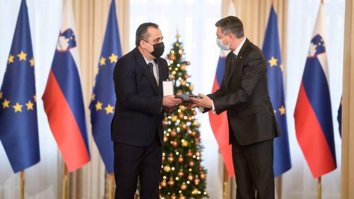 Slika: Foto: Nebojša Tejič/STA | z leve: Robert Frandolič (predsednik SDGZ) in Borut Pahor (predsednik Slovenije)