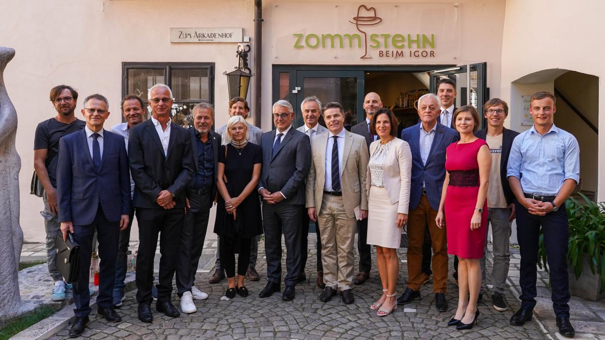 Bild: Ministerbesuch in Kärnten: Matjaž Han
