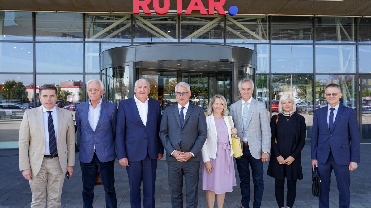 Bild: Ministerbesuch in Kärnten: Matjaž Han