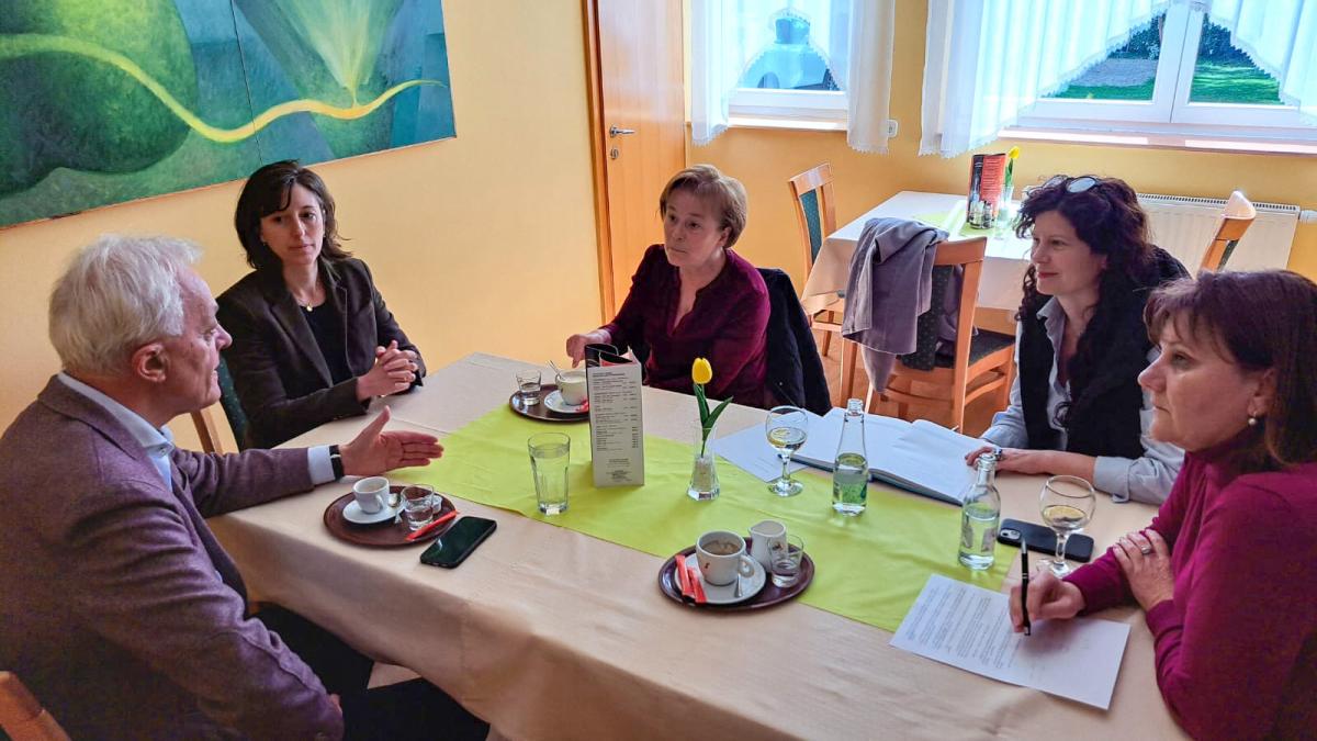 Slika: Krepitev partnerstva med Slovenci na Madžarskem in v Avstriji: Načrtovani obisk in tesnejše sodelovanje