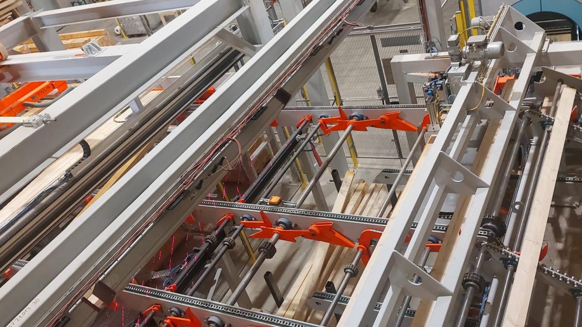 Bild: Der SGZ beim Unternehmen Bruno Ruhdorfer GmbH in Straßburg mit der Wirtschaftsdelegation aus Slowenien