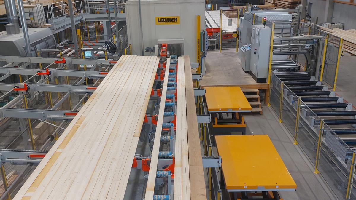 Bild: Der SGZ beim Unternehmen Bruno Ruhdorfer GmbH in Straßburg mit der Wirtschaftsdelegation aus Slowenien