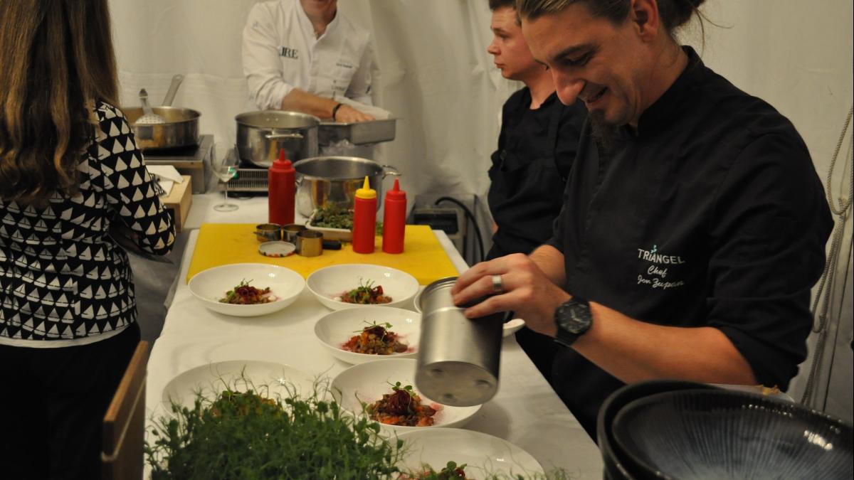 Slika: Polno obiskan Slovenski večer