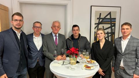 Bild: Vorweihnachtlicher Empfang beim Minister Arčon