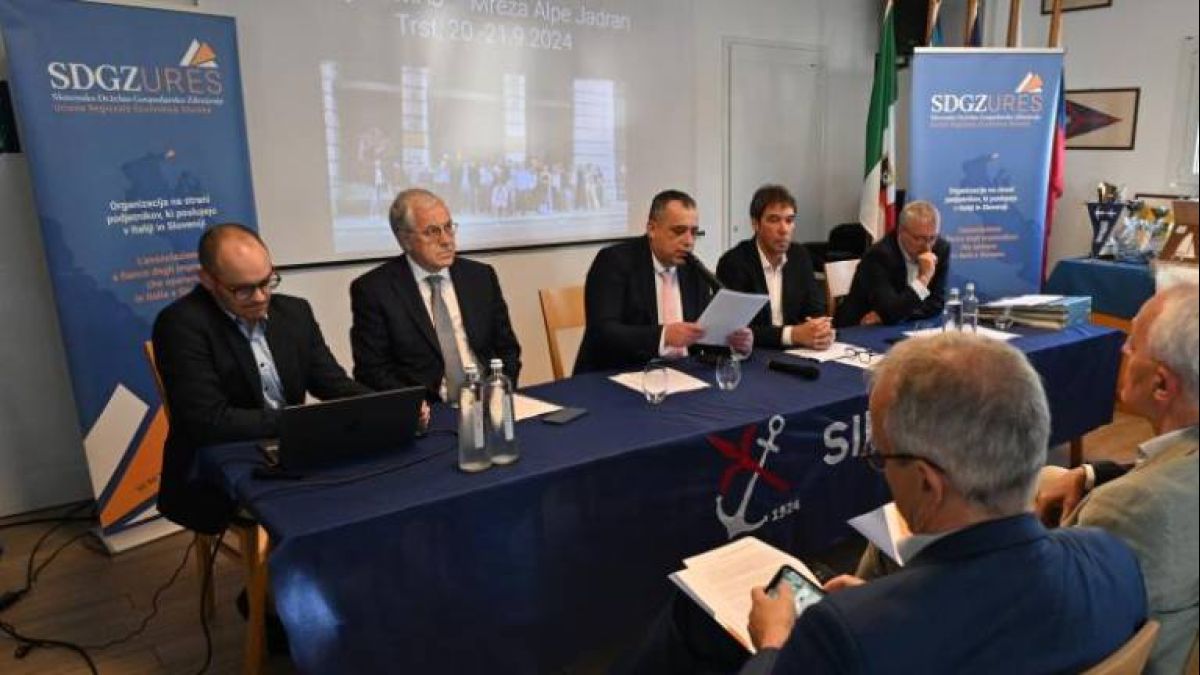 Slika: SDGZ v Trstu z novim predsednikom Fabijem Pahorjem in svežim vodstvom