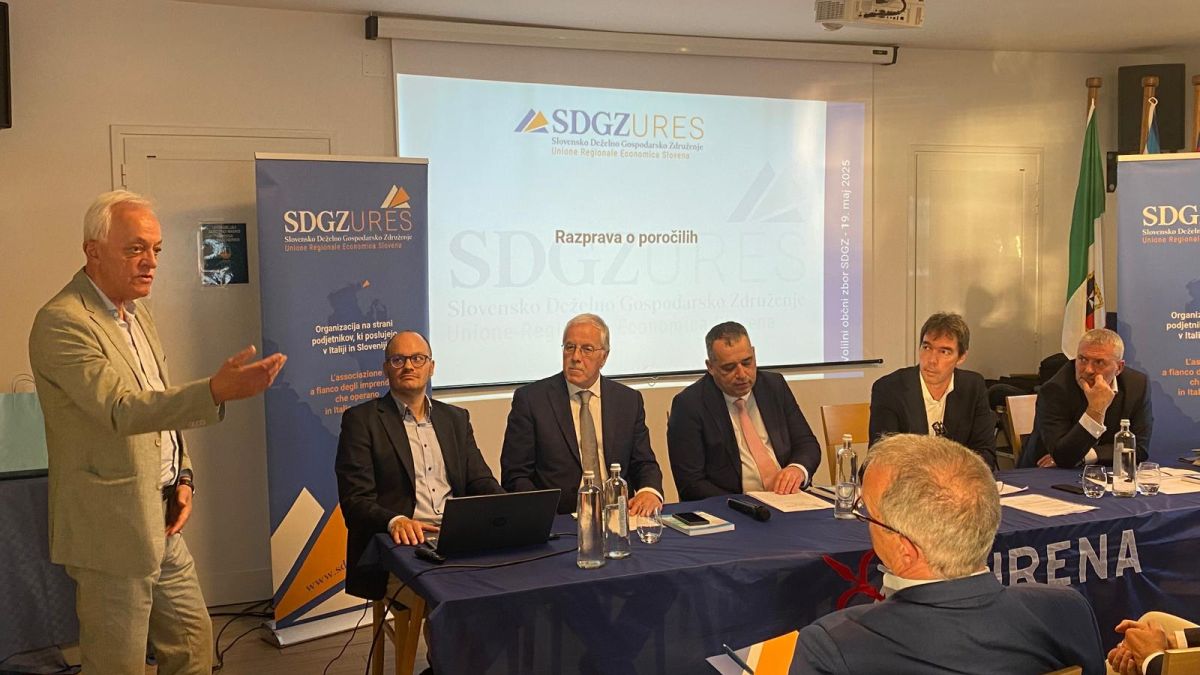 Slika: SDGZ v Trstu z novim predsednikom Fabijem Pahorjem in svežim vodstvom