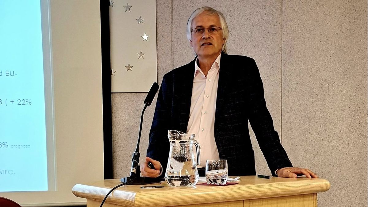 Slika: Polno obiskana konferenca: Iz Slovenije v Avstrijo: Napotitve, davki in pot do uspešnega poslovanja