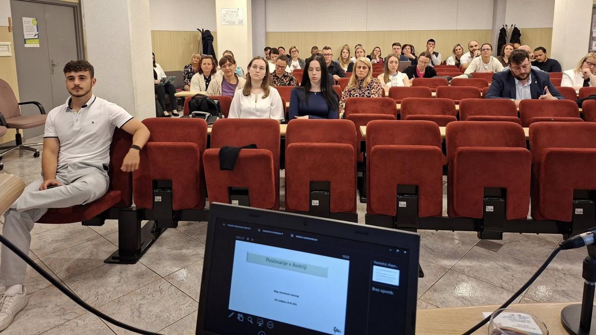 Slika: Polno obiskana konferenca: Iz Slovenije v Avstrijo: Napotitve, davki in pot do uspešnega poslovanja