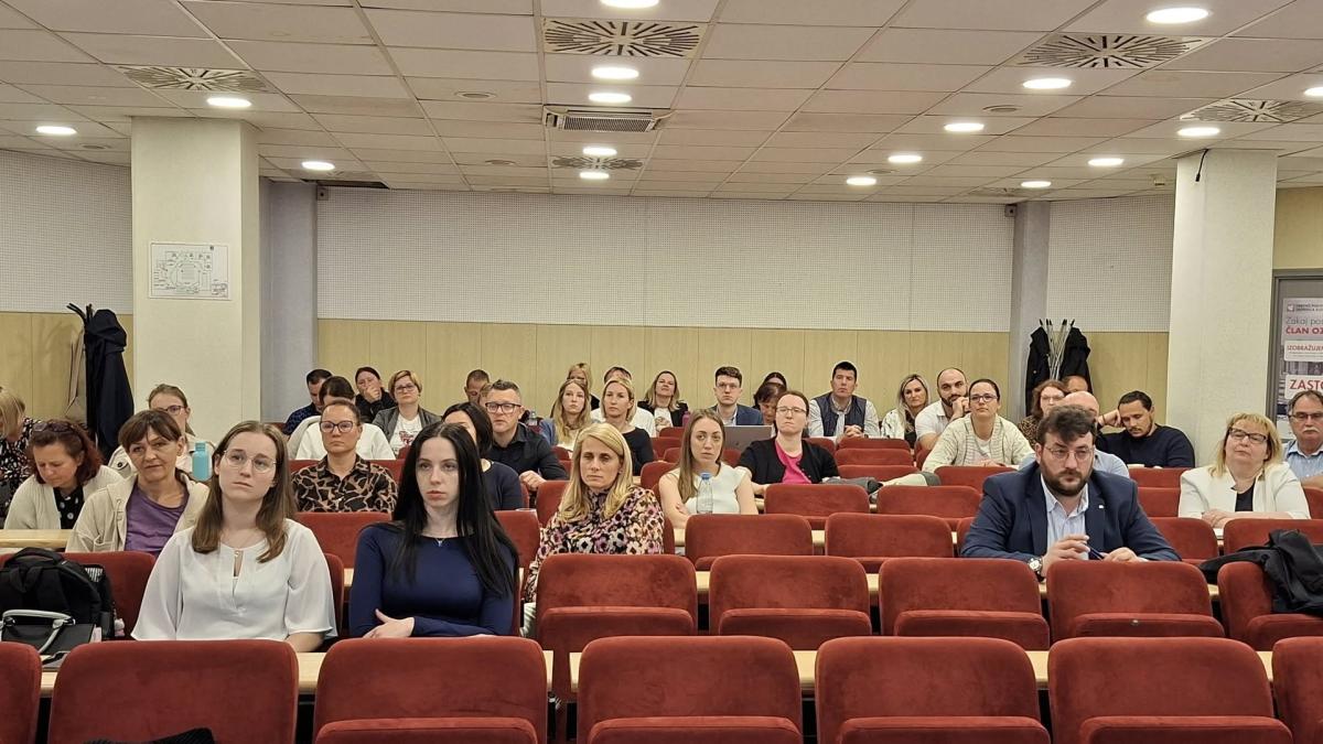 Slika: Polno obiskana konferenca: Iz Slovenije v Avstrijo: Napotitve, davki in pot do uspešnega poslovanja