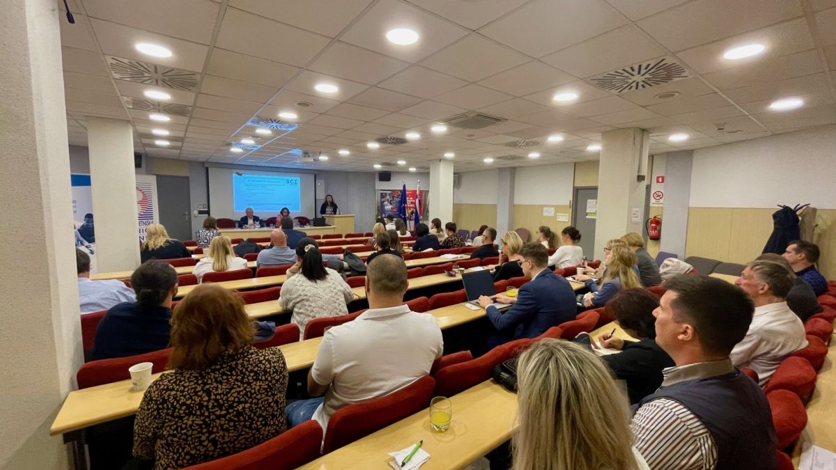Slika: Polno obiskana konferenca: Iz Slovenije v Avstrijo: Napotitve, davki in pot do uspešnega poslovanja