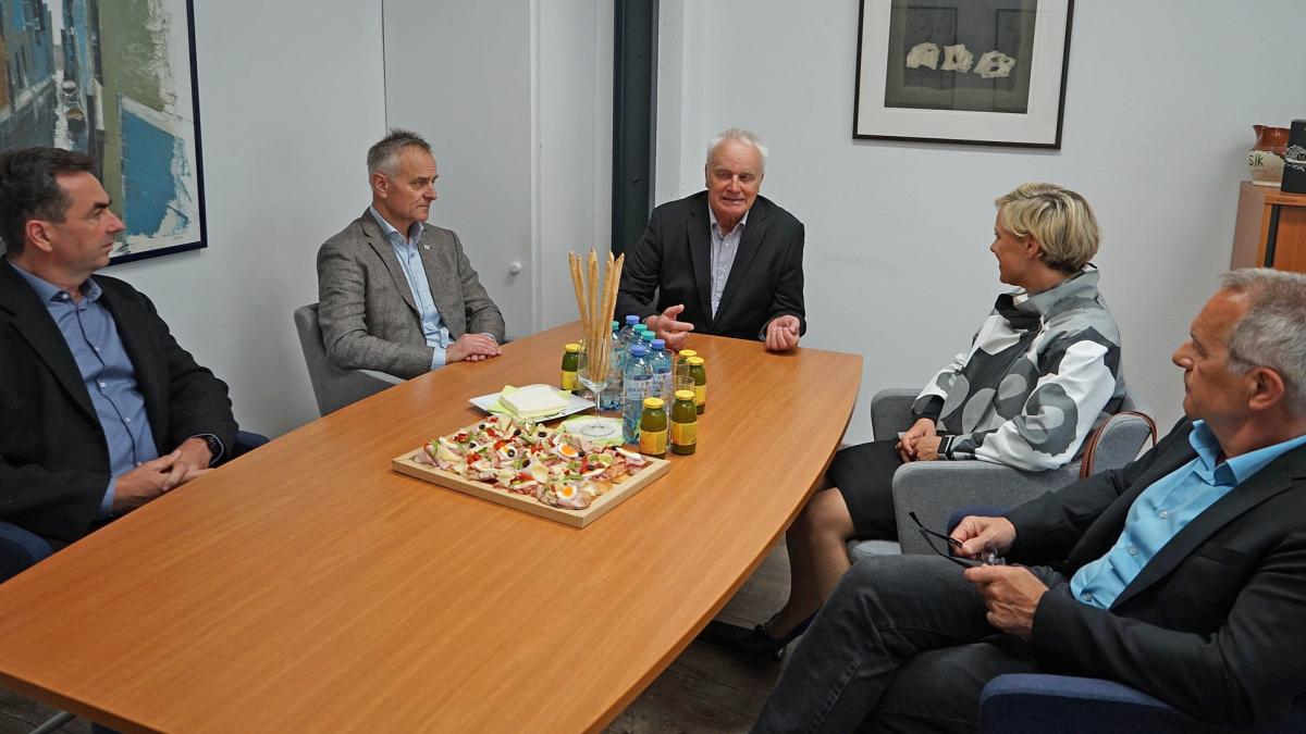 Slika: Zadruga v središču pozornosti: obisk konzulke in predsednika SGZ Wakouniga