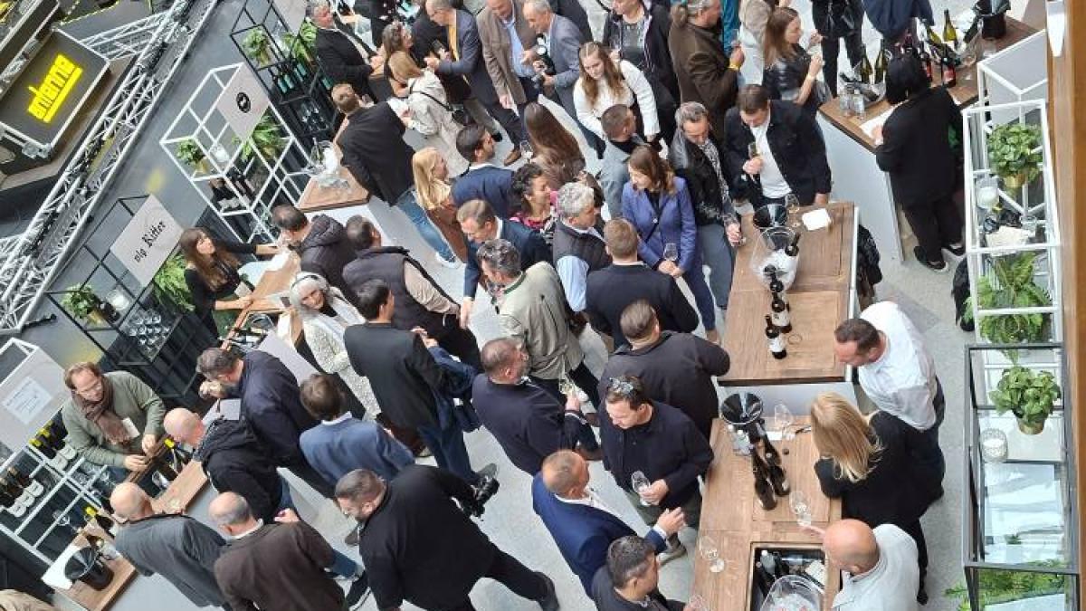 Slika: Poslovno-vinsko druženje na gradu Taggenbrunn navdušilo z duhom regije Alpe-Adria