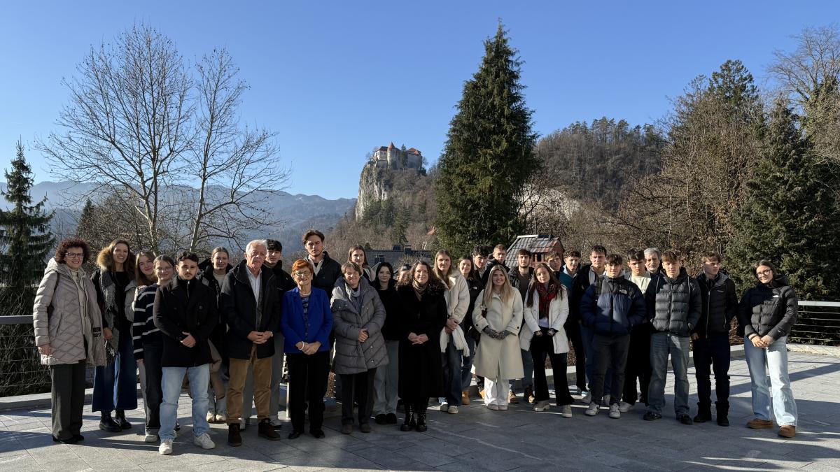 Slika: Zaključni dogodek projekta MAJ – Mreža Alpe Jadran 2025: »Digitalizacija in umetna inteligenca« na Bledu, v osrčju Gorenjske