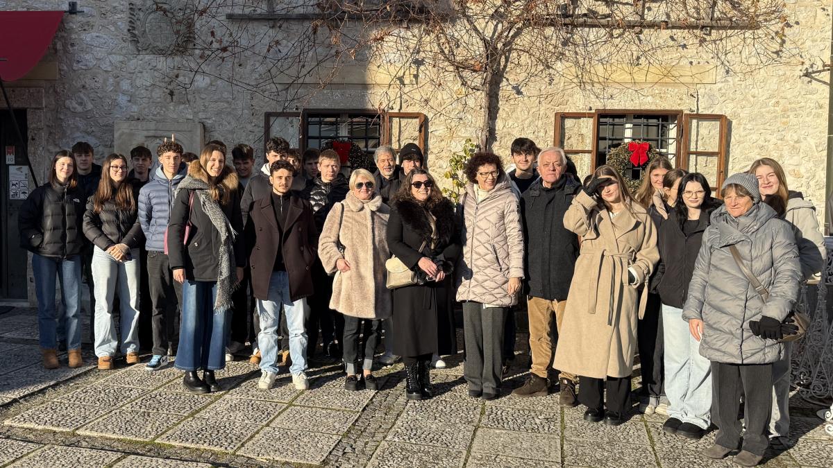 Slika: Zaključni dogodek projekta MAJ – Mreža Alpe Jadran 2025: »Digitalizacija in umetna inteligenca« na Bledu, v osrčju Gorenjske