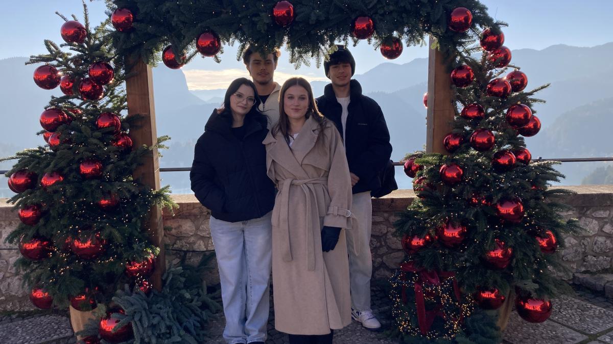 Slika: Zaključni dogodek projekta MAJ – Mreža Alpe Jadran 2025: »Digitalizacija in umetna inteligenca« na Bledu, v osrčju Gorenjske