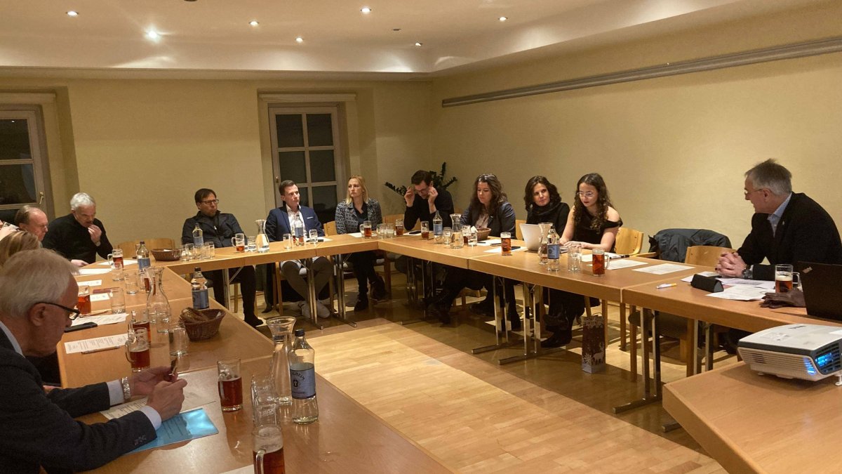 Slika: Seja UO in NO SGZ 