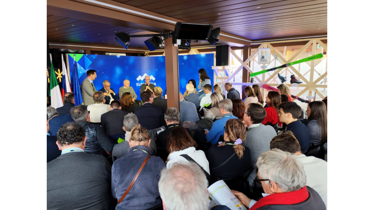 Slika: Organizacije, združene v ZGK, podelile zahvalne listine Dejanu Židanu in Vesni Humar