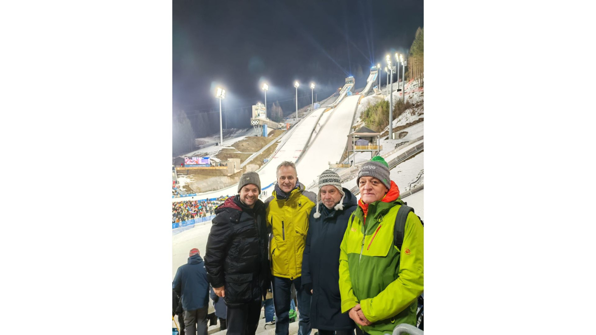 Slika: Organizacije, združene v ZGK, podelile zahvalne listine Dejanu Židanu in Vesni Humar