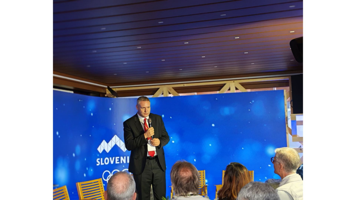 Slika: Organizacije, združene v ZGK, podelile zahvalne listine Dejanu Židanu in Vesni Humar