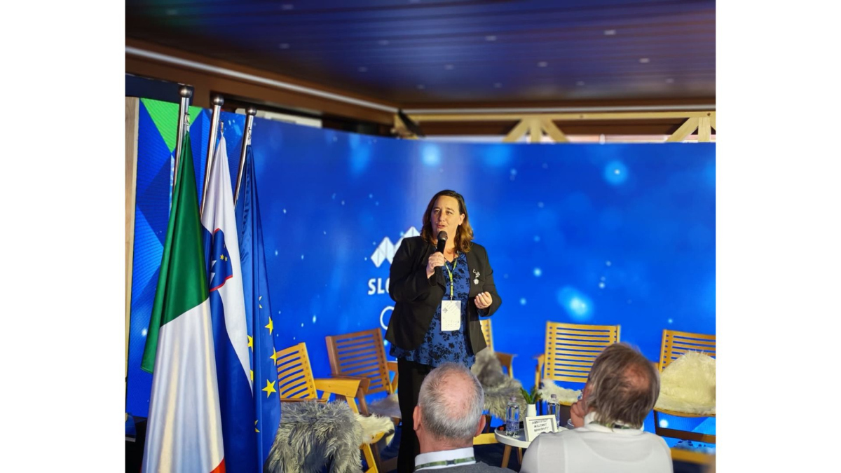 Slika: Organizacije, združene v ZGK, podelile zahvalne listine Dejanu Židanu in Vesni Humar