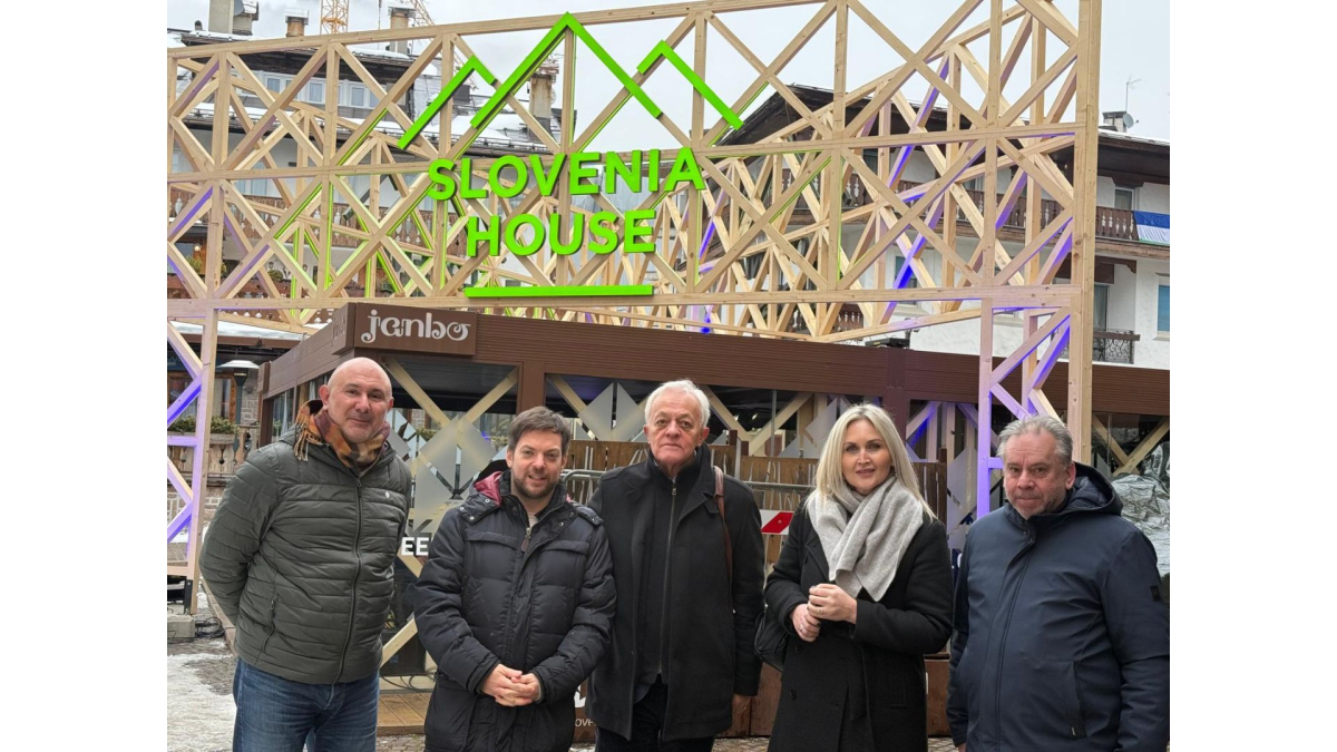 Slika: Organizacije, združene v ZGK, podelile zahvalne listine Dejanu Židanu in Vesni Humar