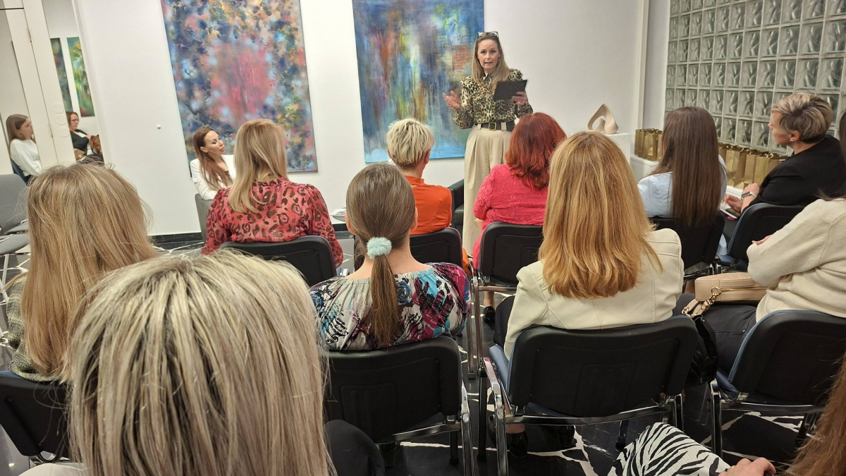 Slika: Močna in uspešna ženska – povezovanje, znanje in navdih v Celovcu