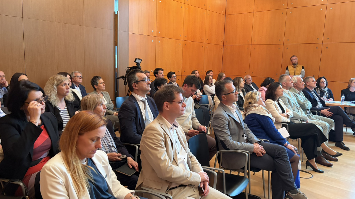 Slika: Slovenska podjetja v Avstriji – pravni okvir zaposlovanja pri čezmejnem delu / Učinkovito čezmejno poslovanje kot ključ konkurenčnosti slovenskih podjetij