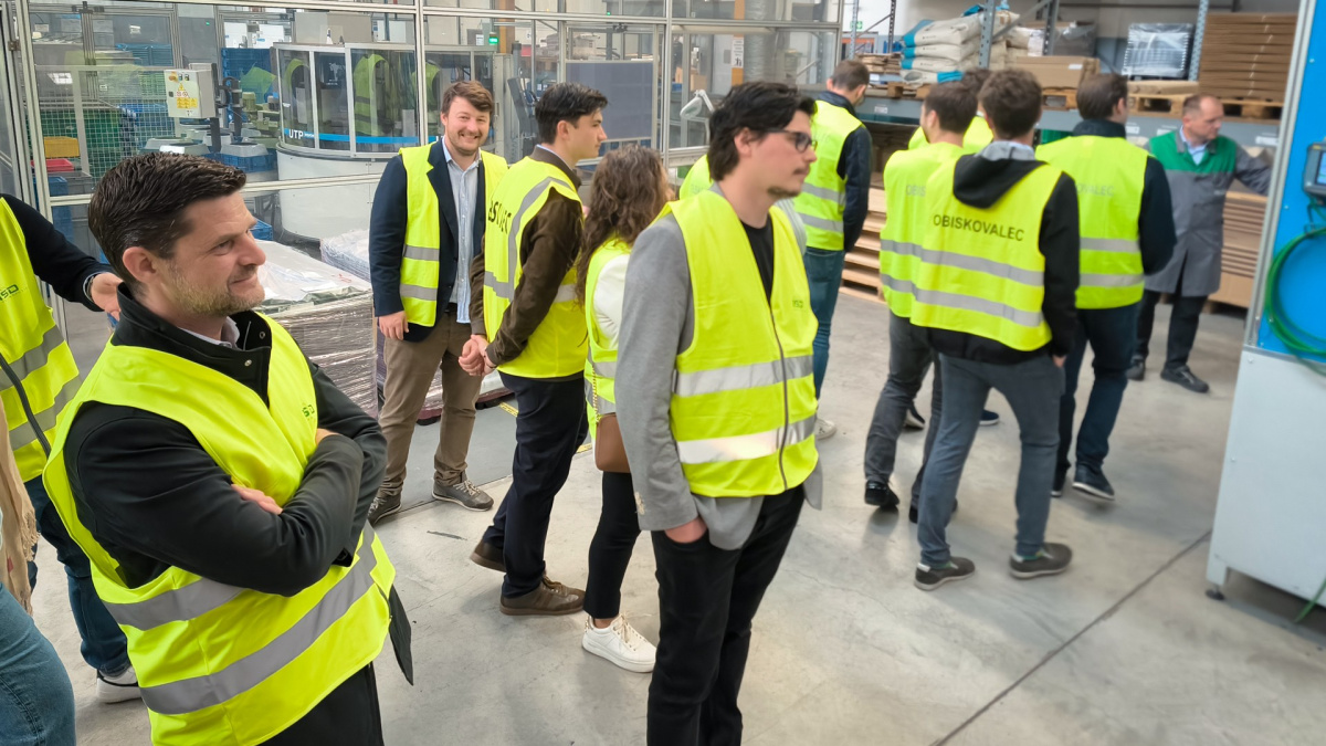 Slika: Delegacija mladih podjetnikov iz Tirolske po Sloveniji