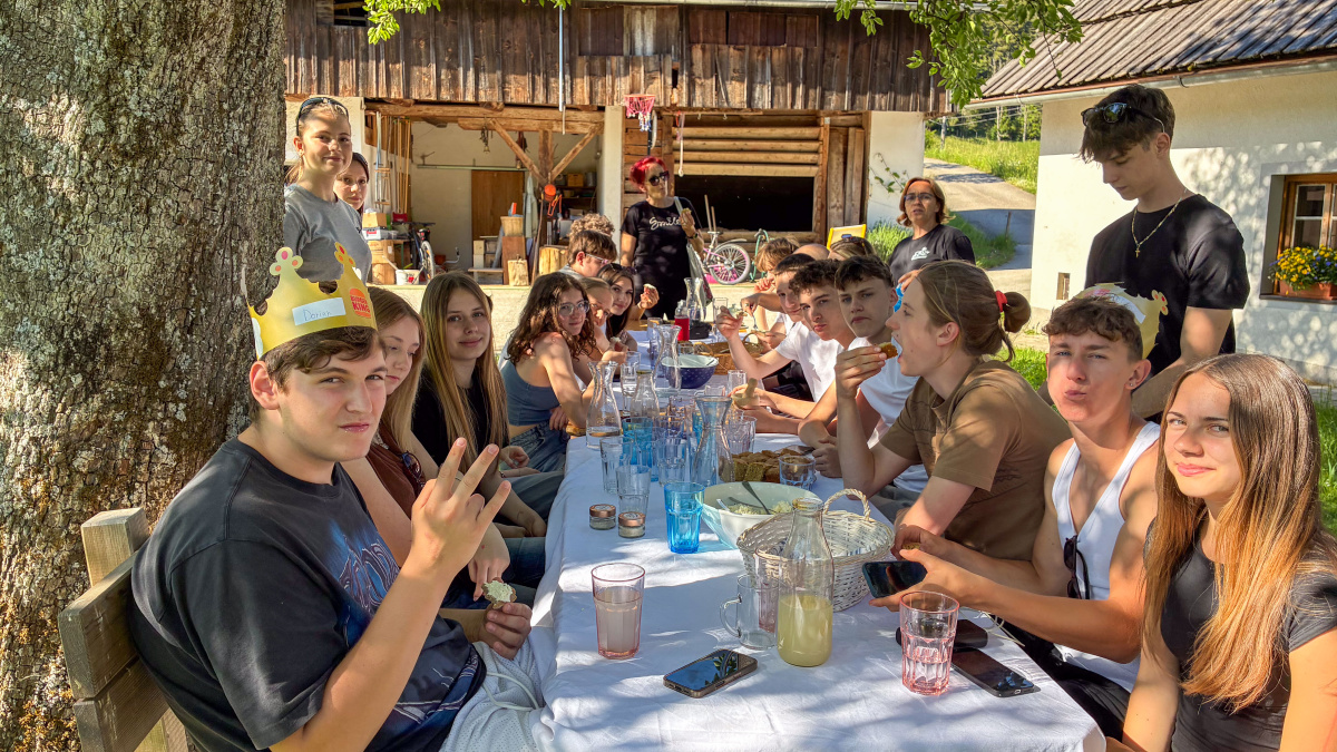 Slika: Projekt MAJ: Med čebelami in gorsko kmetijo