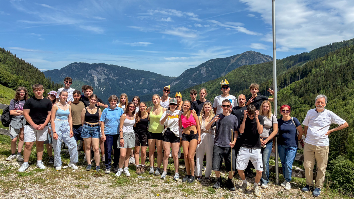 Slika: Projekt MAJ: Med čebelami in gorsko kmetijo