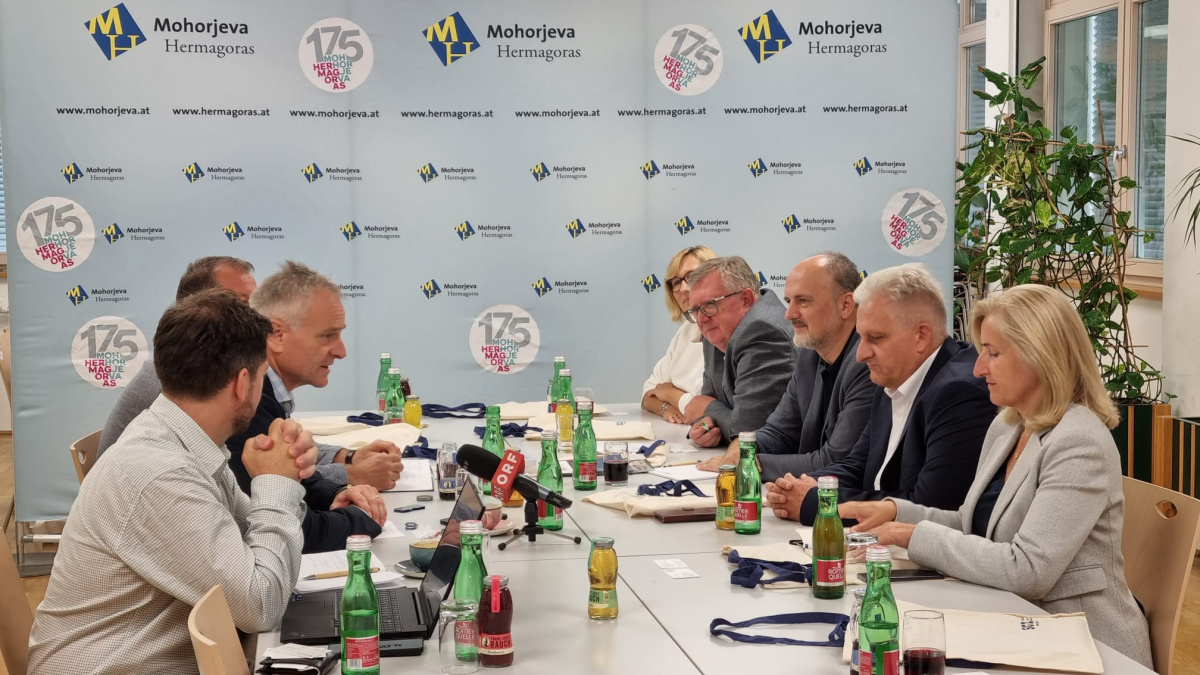 Slika: Delegacija gradiščanskih Hrvatov na obisku pri Slovenski gospodarski zvezi