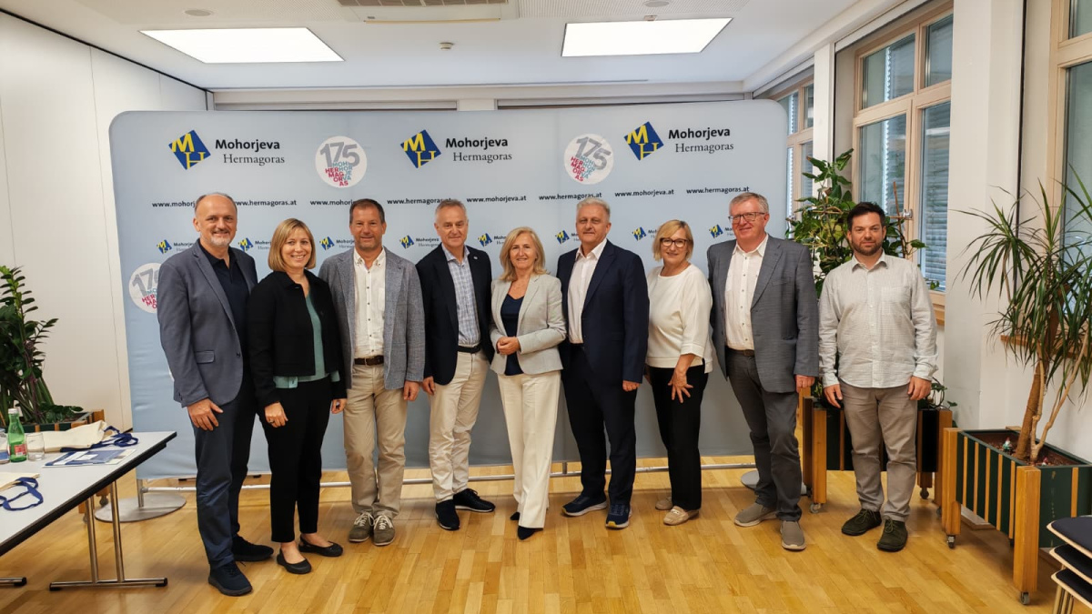 Slika: Delegacija gradiščanskih Hrvatov na obisku pri Slovenski gospodarski zvezi