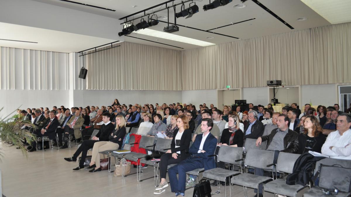 Bild: Über 200 Teilnehmer nahmen an der Konferenz teil.