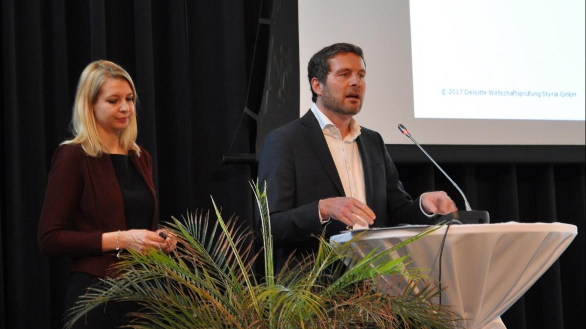 Bild: Mag. Michael Karre und MMag. Angelika Hörzer (Deloitte GmbH)